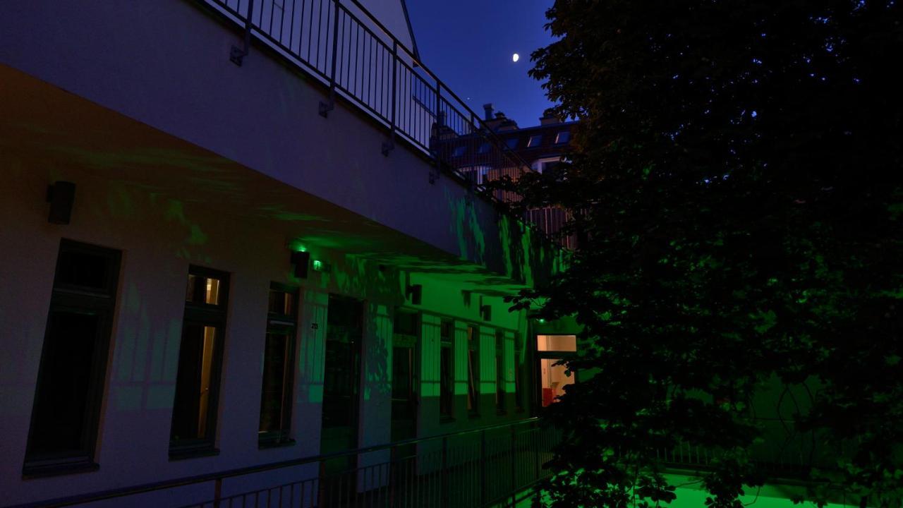 The Hive Party Hostel Budapest Exterior foto